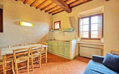Vinci 13: Habitación, Propiedad, Mueble, Edificio, Casa, Diseño De Interiores, Suelo, Bienes Raíces, Cabaña, Techo