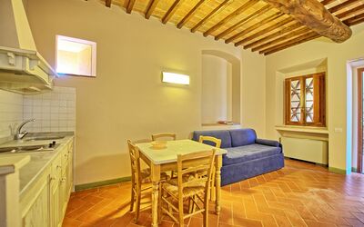 Vinci 5: Habitación, Propiedad, Mueble, Edificio, Suelo, Diseño De Interiores, Techo, Casa, Suelos De Madera, Pared