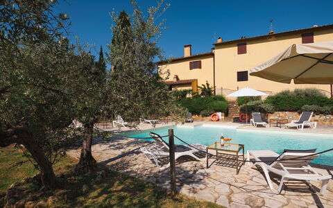 Pozzo Dei Desideri: Agua, Planta, Edificio, Mueble, Cielo, Piscina, Silla, Sombra, Mueble Para Exteriores, Sunlounger