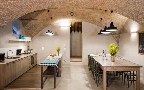 Appartamento La Corte: Propiedad, Mesa, Mueble, Marco, Planta De Casa, Madera, Encendiendo, Diseño De Interiores, Planta, Suelo