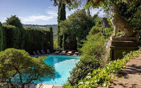 Montegufoni: Piscina, Arbusto, Jardín, Eco Hotel, Paisajismo, Inmuebles, Mueble Para Exteriores, Recurso, Hacienda, Villa