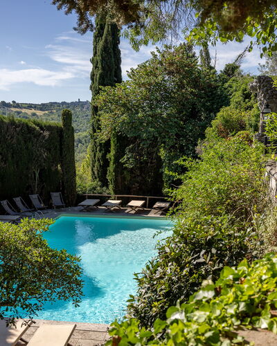 Montegufoni: Piscina, Arbusto, Jardín, Eco Hotel, Paisajismo, Inmuebles, Mueble Para Exteriores, Recurso, Hacienda, Villa