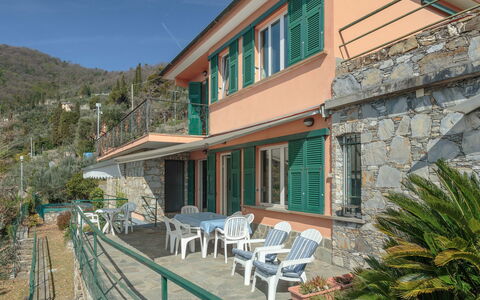 Villa Pia Con Piscina a Recco: Propiedad, Casa, Edificio, Bienes Raíces, Casa, Departamento, Fachada, Vacaciones, Arquitectura, Villa