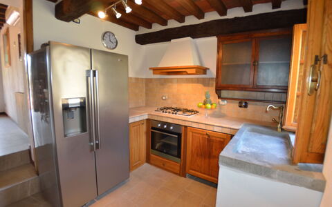Alla Piazzetta: Habitación, Propiedad, Mostrador, Cocina, Mueble, Gabinetes, Edificio, Casa, Estufa De Cocina, Suelo