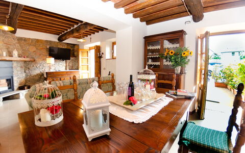 Alla Piazzetta: Propiedad, Habitación, Edificio, Diseño De Interiores, Casa, Mueble, Techo, Bienes Raíces, Sala, Casa