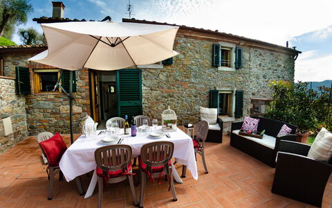 Alla Piazzetta: Propiedad, Edificio, Restaurante, Casa, Habitación, Bienes Raíces, Cabaña, Casa, Diseño De Interiores, Patio
