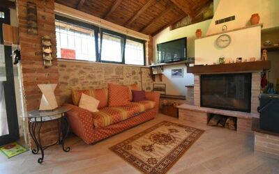 Capanna: Habitación, Propiedad, Edificio, Sala, Mueble, Diseño De Interiores, Casa, Casa, Bienes Raíces, Suelo