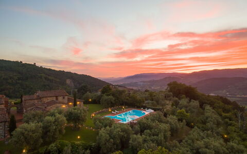 Villa Dell'angelo: Cielo, Naturaleza, Hill Station, Mañana, Colina, Puesta De Sol, Nube, Paisaje, Horizonte, Noche