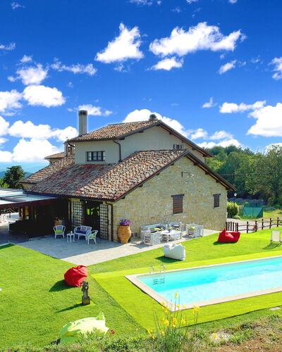 Villa Umbra: Propiedad, Casa, Paisaje Natural, Cielo, Hierba, Bienes Raíces, Casa, El Terreno Del Lote, Edificio, Inmuebles