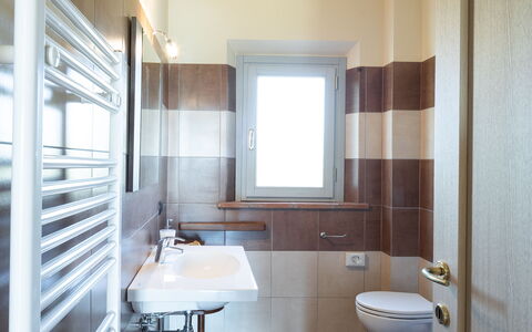 Incanto Toscano: Grifo, Arreglo De Tubería, Lavabo, Mueble, Lavabo Del Baño, Madera, Baño, Espejo, Diseño De Interiores, Piso