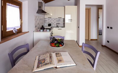 Viola: Mueble, Mesa, Marco, Comodidad, Encendiendo, Madera, Diseño De Interiores, Piso, Sala, Suelo