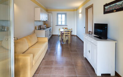 Grano: Mueble, Marco, Propiedad, Sofá, Diseño De Interiores, Piso, Sala, Suelo, Planta De Casa, Pared