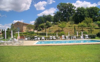 Caselsa: Nube, Cielo, Planta, Árbol, Paisaje Natural, Hierba, Piscina, Ocio, Diseño Urbano, Recreación