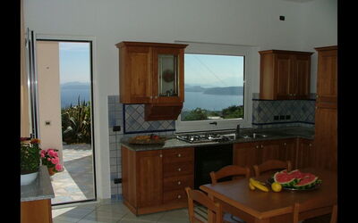 Citara: Habitación, Mueble, Propiedad, Gabinetes, Edificio, Cocina, Casa, Mostrador, Diseño De Interiores, Suelo