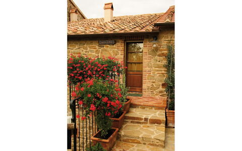 Agriturismo le Calle: Flor, Planta, Edificio, Ventana, Madera, Rectángulo, Maceta, Pétalo, Ladrillo, Tintes Y Sombras