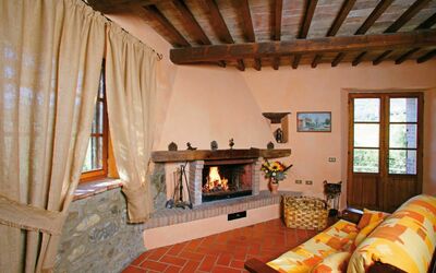 Casetta le Calle: Habitación, Propiedad, Mueble, Edificio, Sala, Casa, Diseño De Interiores, Hogar, Cabaña, Bienes Raíces