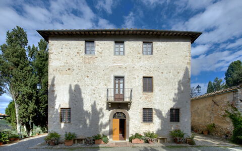 Villa Dorella Di Montaperti: Propiedad, Casa, Edificio, Arquitectura, Bienes Raíces, Casa, Inmuebles, Fachada, Cielo, Villa