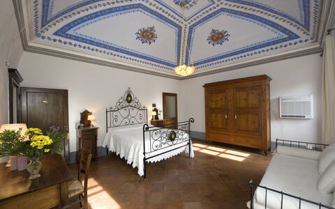 Villa Dorella Di Montaperti: Habitación, Propiedad, Edificio, Mueble, Diseño De Interiores, Techo, Habitación, Casa, Bienes Raíces, Suelo