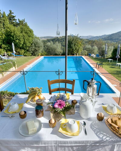 Villa Dorella Di Montaperti: Propiedad, Inmuebles, Bienes Raíces, Piscina, Vacaciones, Casa, Mesa, Ocio, Montaña, Villa