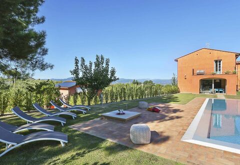 Uva: Propiedad, Barrio Residencial, Casa, Edificio, Bienes Raíces, Arquitectura, Casa, Inmuebles, Piscina, Diseño Urbano