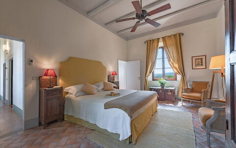 Castello D'Ombrone: Habitación, Habitación, Mueble, Cama, Propiedad, Sábana, Ventilador De Techo, Techo, Diseño De Interiores, Edificio