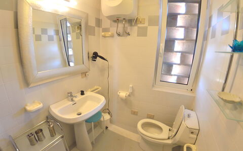Il Nido: Baño, Propiedad, Habitación, Arreglo De Tubería, Diseño De Interiores, Bienes Raíces, Edificio, Casa, Arquitectura, Casa