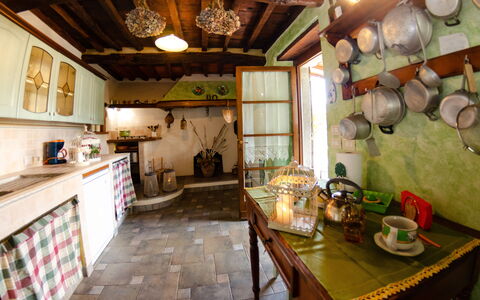 Podere L'istrice: Propiedad, Habitación, Edificio, Casa, Diseño De Interiores, Mueble, Casa, Techo, Bienes Raíces, Cocina