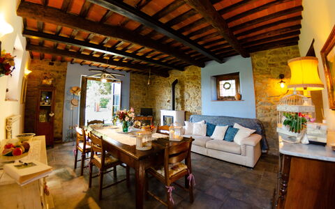 Podere L'istrice: Propiedad, Habitación, Edificio, Diseño De Interiores, Techo, Mueble, Bienes Raíces, Casa, Inmuebles, Sala