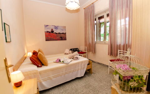 Villa Elisa: Habitación, Propiedad, Mueble, Diseño De Interiores, Habitación, Edificio, Cama, Suite, Techo, Casa
