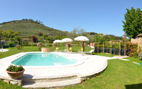 Al Vecchio Pozzo: Piscina, Propiedad, Bienes Raíces, Inmuebles, Casa, Hierba, Edificio, Barrio Residencial, Casa, Villa