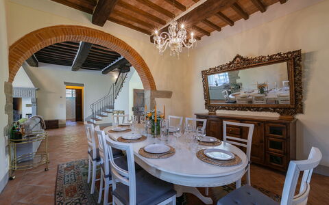 Villa Mezzavia: Propiedad, Habitación, Edificio, Diseño De Interiores, Mueble, Techo, Casa, Comedor, Bienes Raíces, Mesa