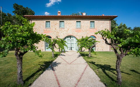 Villa Mezzavia: Propiedad, Casa, Inmuebles, Edificio, Casa, Bienes Raíces, Villa, Árbol, Mansión, Cielo