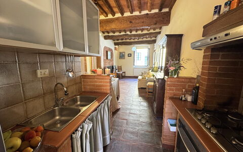 Casina Bella Di Lucca: Mueble, Piso, Cocina, Diseño De Interiores, Mostrador, Madera, Electrodoméstico, Aparato De Cocina, Suelo, Techo