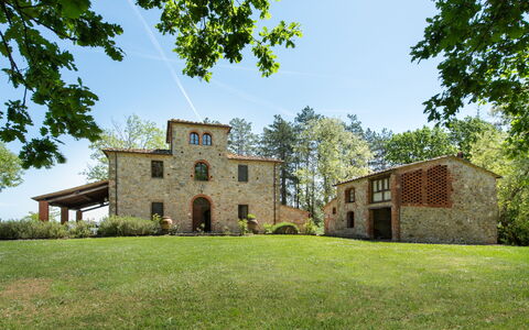 Villa Fabbri: Cielo, Planta, Edificio, Ventana, Árbol, El Terreno Del Lote, Hierba, Paisaje Natural, Bienes Raíces, Paisaje