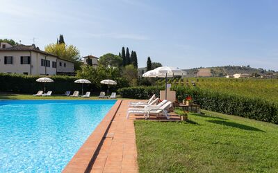 Mercatale Apartments: Piscina, Propiedad, Recurso, Bienes Raíces, Edificio, Vacaciones, Casa, Villa, Inmuebles, Ocio