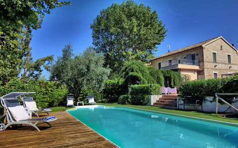 La Villa Di Ostra: Piscina, Propiedad, Bienes Raíces, Casa, Casa, Edificio, Barrio Residencial, Inmuebles, Patio Interior, Ocio
