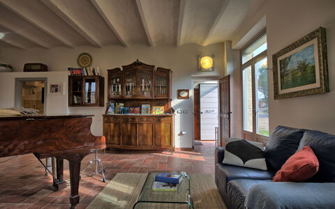 La Villa Di Ostra: Habitación, Sala, Propiedad, Mueble, Casa, Edificio, Diseño De Interiores, Casa, Mesa, Arquitectura