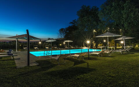Villa Ivana - Cortona: Cielo, Noche, Árbol, Arquitectura, Ocio, Montaña, Nube, Cordillera, Paisaje, Hill Station