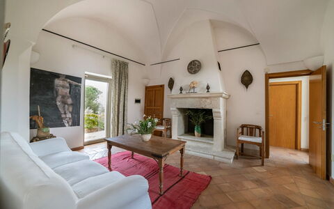 Masseria Lentisco: Habitación, Propiedad, Edificio, Mueble, Diseño De Interiores, Sala, Casa, Bienes Raíces, Villa, Suelo