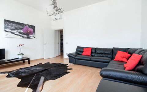 Residenza Bellagio: Habitación, Mueble, Propiedad, Sala, Diseño De Interiores, Bienes Raíces, Sofá, Suelo, Mesa, Edificio