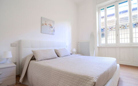Residenza Bellagio: Habitación, Cama, Mueble, Propiedad, Habitación, Sábana, Colchón, Marco De La Cama, Lecho, Diseño De Interiores