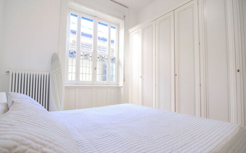 Residenza Bellagio: Habitación, Cama, Habitación, Propiedad, Mueble, Sábana, Marco De La Cama, Lecho, Suelo, Diseño De Interiores