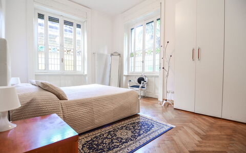 Residenza Bellagio: Habitación, Mueble, Propiedad, Diseño De Interiores, Habitación, Suelo, Cama, Edificio, Suelos De Madera, Casa