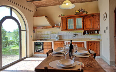 I Glicini: Propiedad, Mueble, Gabinetes, Mostrador, Vajilla, Madera, Diseño De Interiores, Cocina, Mesa, Encendiendo
