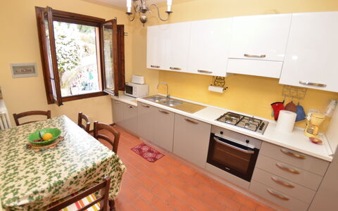 Agli Olivi: Habitación, Propiedad, Mostrador, Mueble, Cocina, Edificio, Diseño De Interiores, Suelo, Gabinetes, Casa