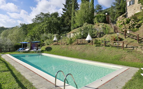 Borgo Antico Marina: Piscina, Propiedad, Hierba, Bienes Raíces, Ocio, Casa, Inmuebles, Patio Interior, Edificio, Villa