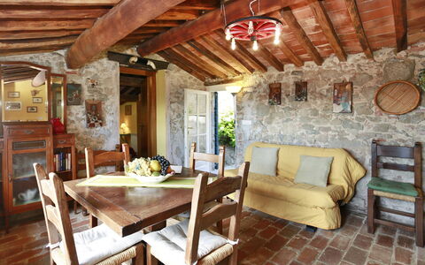 Borgo Antico Paolo: Propiedad, Habitación, Edificio, Diseño De Interiores, Mueble, Techo, Bienes Raíces, Casa, Haz, Comedor
