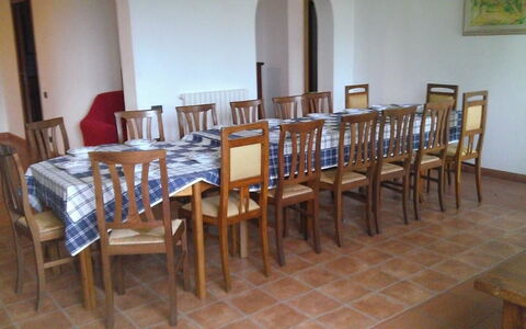 Villa Vaniglia Proprietà: Habitación, Mueble, Mesa, Propiedad, Cocina Y Comedor Mesa, Silla, Comedor, Suelo, Madera Dura, Restaurante