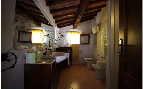 Villetta Di Cortona: Habitación, Propiedad, Diseño De Interiores, Edificio, Encendiendo, Casa, Arquitectura, Mueble, Bienes Raíces, Suelo