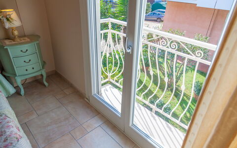 Evelyn Apartment - Diano Marina: Propiedad, Producto, Habitación, Bienes Raíces, Suelo, Casa, Ventana, Casa, Balaustre, Arquitectura